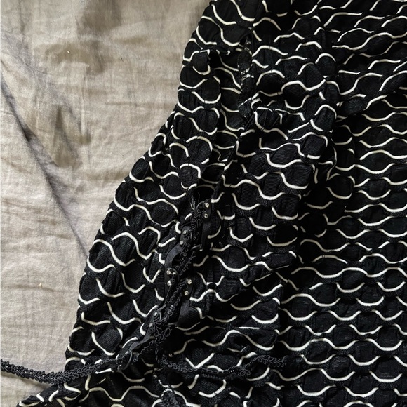 Joseph Ribkoff Black and White Patterned Layering Crop Top - Picture 3 of 5